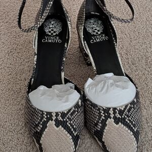 Vince Camuto Sorenn Ivory Multi Ankle-Strap Pumps. 11M New With Box